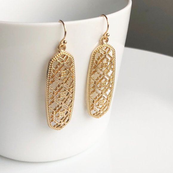 NEW Oval Filigree Earrings (gold) - Picture 2 of 7